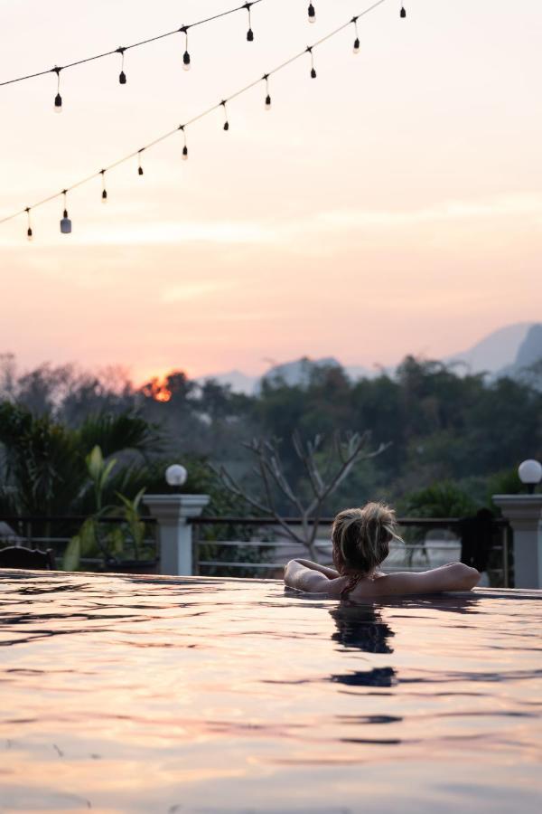 Silver Naga Hotel Vang Vieng Exterior photo
